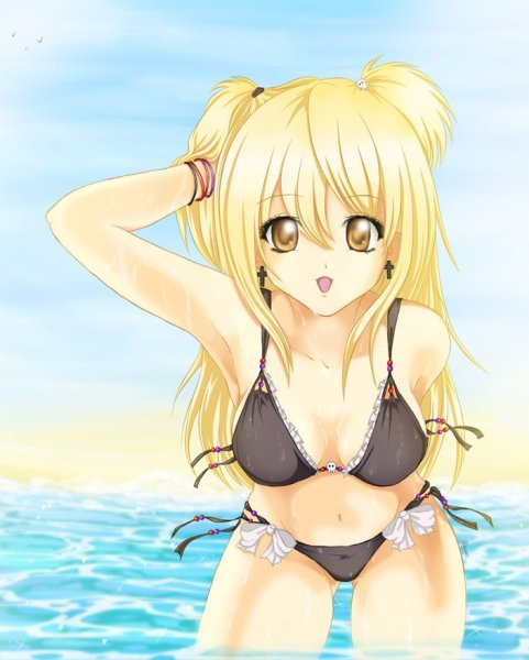 Миса Аманэ в купальнике