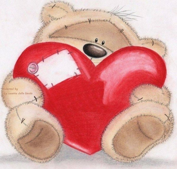 Медвежонок с сердечком на лапке