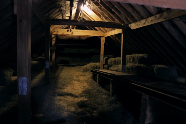 Старый сарай внутри