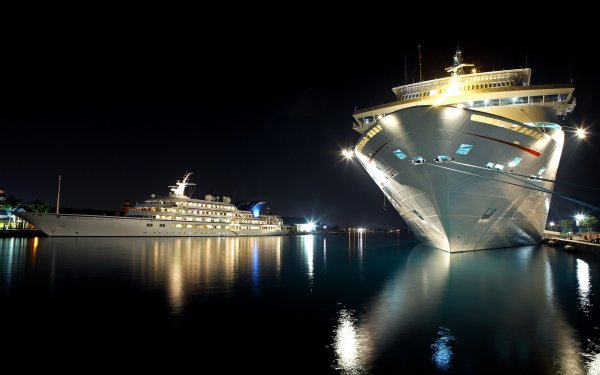 Пришвартованный корабль