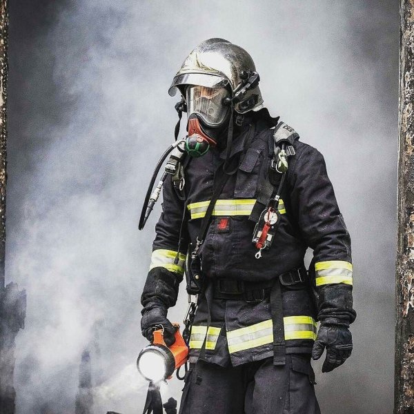 Пожарный с крыльями