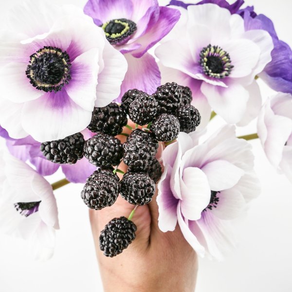 Букет с ежевикой