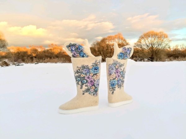 Красивые зимние валенки