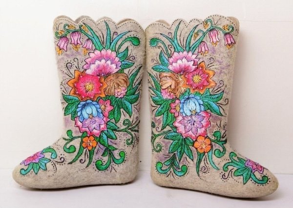 Красивые расписные валенки