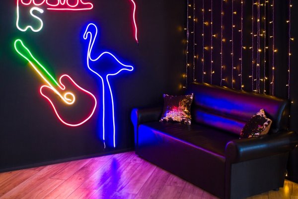 Фотозона с неоновыми лампами