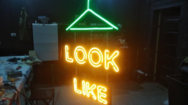 Неоновые надписи