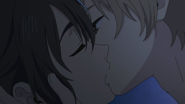 Мио и Шун незнакомец на берегу моря