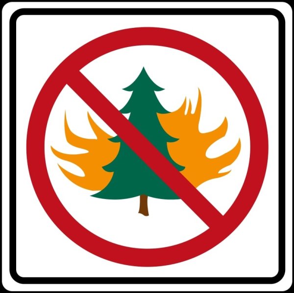 Противопожарные знаки в лесу