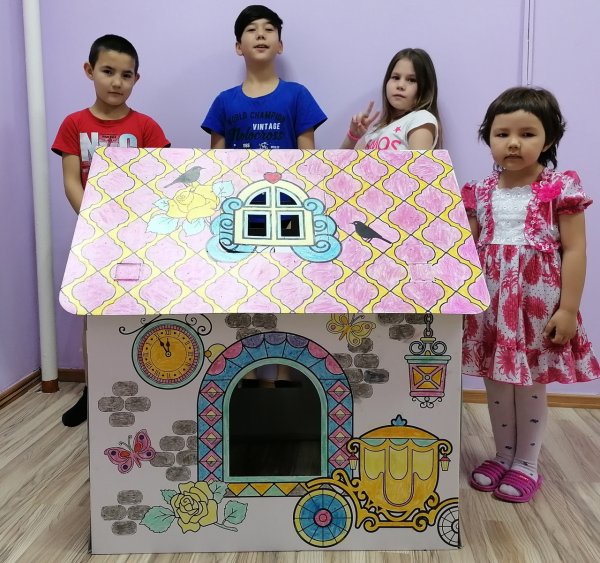 Детский картонный домик