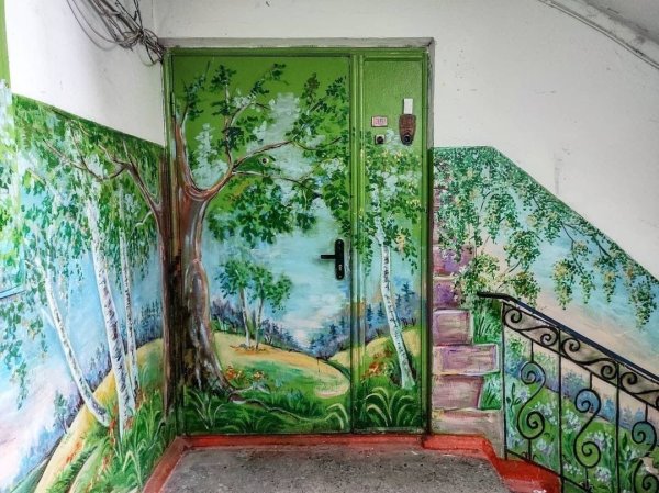 Разрисованный подъезд