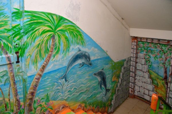 Настенная живопись в подъезде