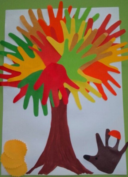 Дерево из ладошек