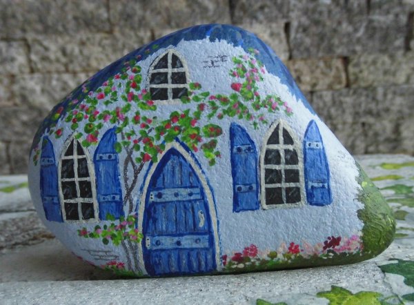 Рисование на камнях домики