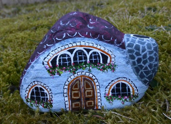 Рисование на камнях домики