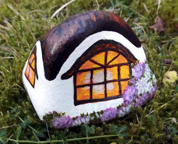 Рисование на камнях домики