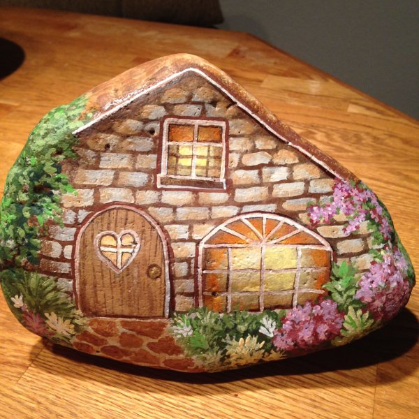 Роспись на камнях домики