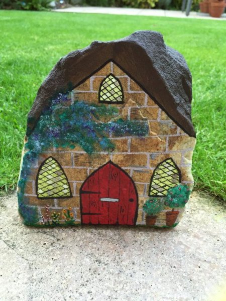 Роспись камней для сада домики