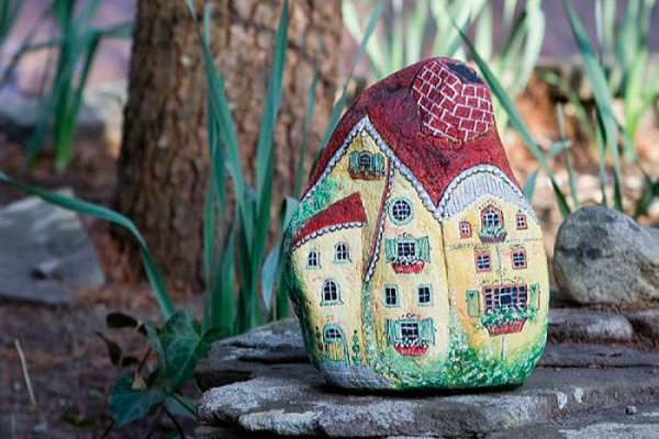 Расписываем камни для сада