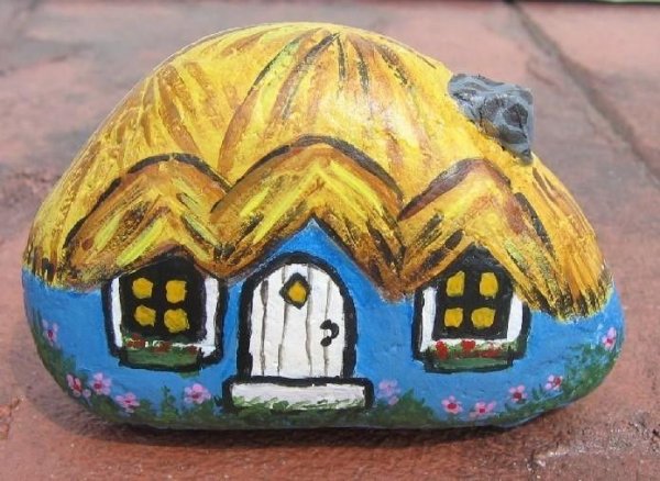Красим домик акриловыми красками
