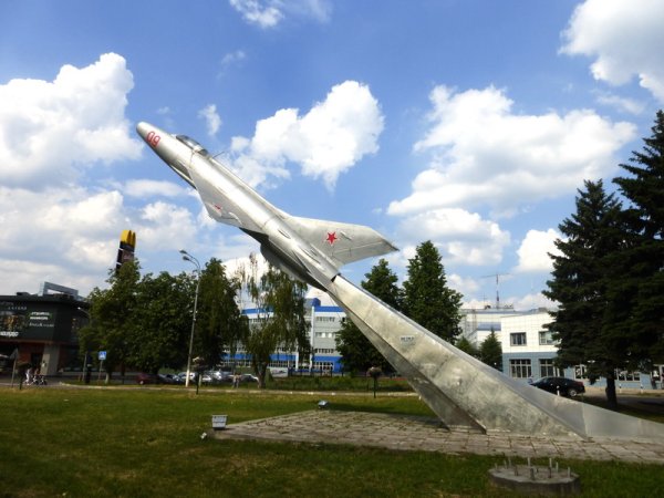 Жуковский самолет памятник миг 21