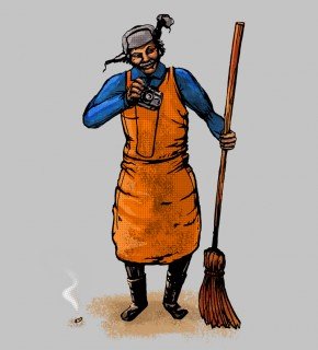 Дворник в костюме с метлой