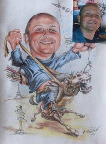 Солдат с саблей на коне