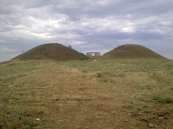 Скифские Курганы в степи
