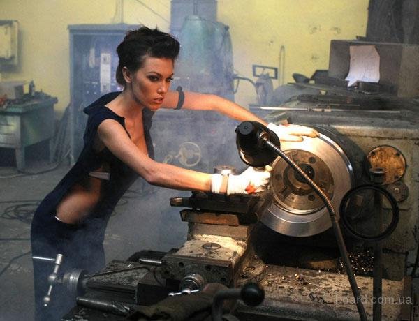 Женщина токарь