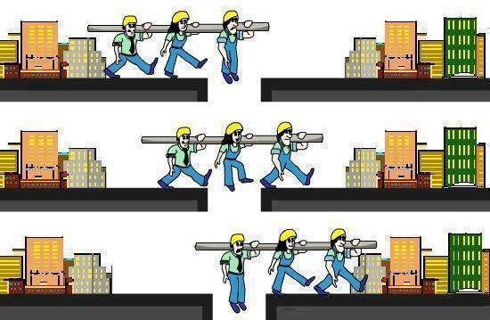 Человек толкает телегу