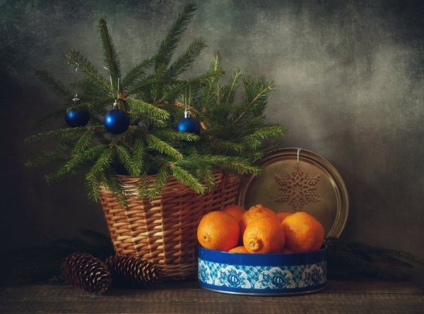 Новогодний натюрморт карандашом