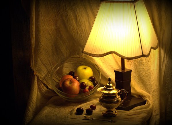 Натюрморт с искусственным освещением