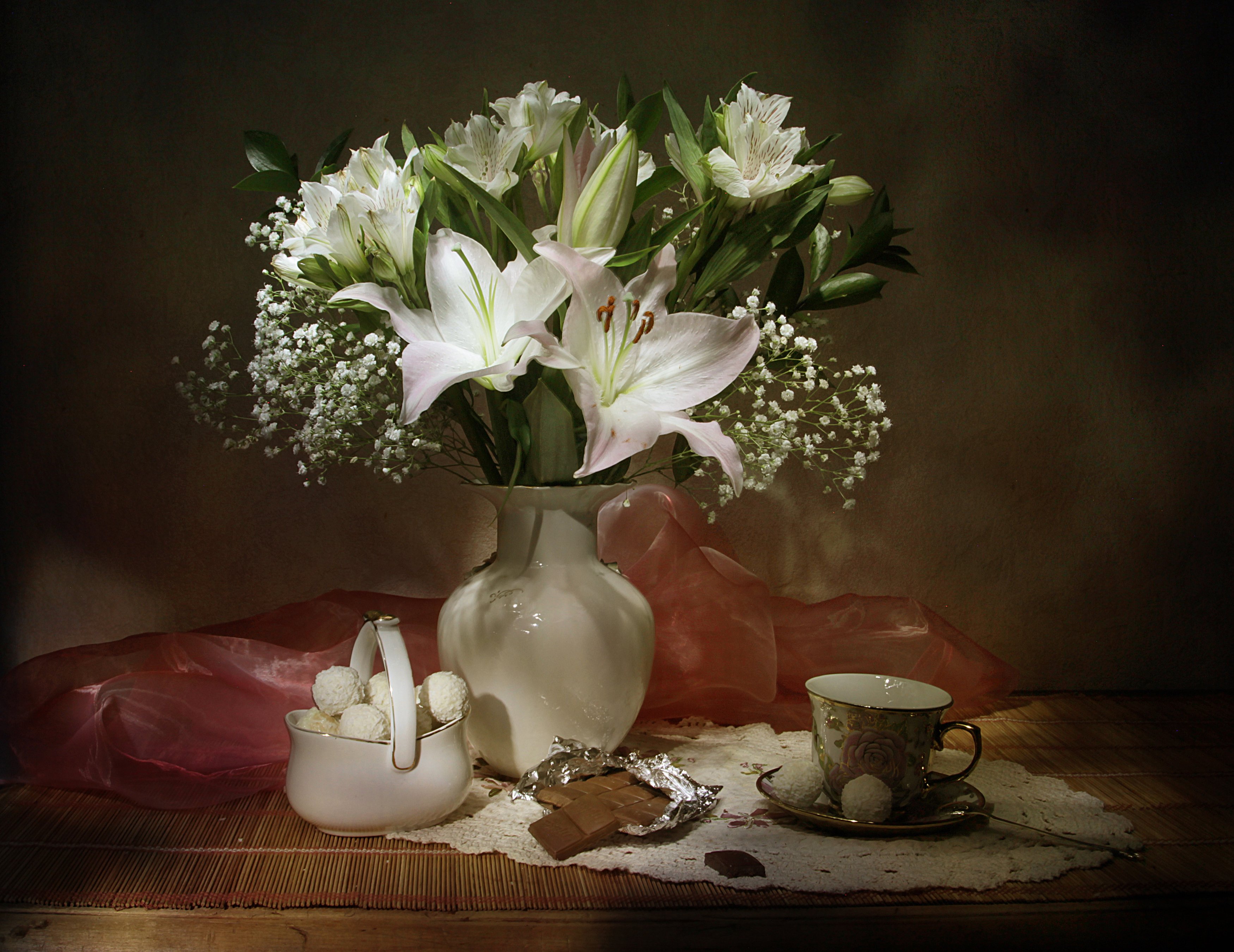 Цветы в вазе натюрморт фото