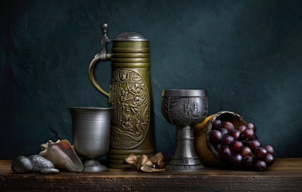 Натюрморт с металлической посудой