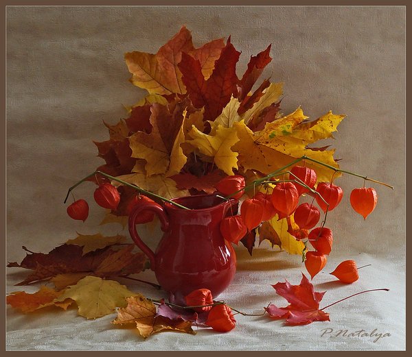 Осенние листья в вазе