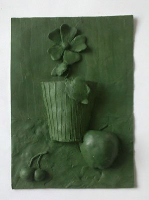 Барельеф на стене кухни