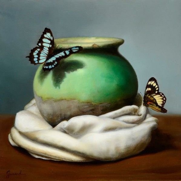 Креативный натюрморт с бабочкой