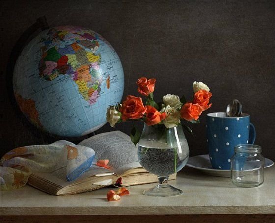 Натюрморт с глобусом и книгами