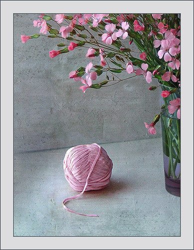 Натюрморт с клубками ниток