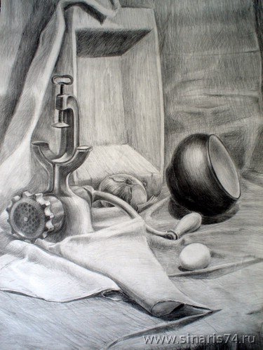 Натюрморт на зеркале карандашом