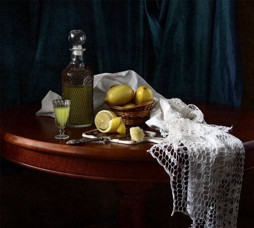 Красивый натюрморт на скатерти