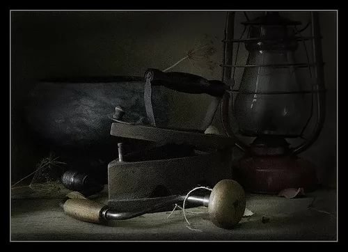 Натюрморт из старинных и современных предметов быта (49 фото)