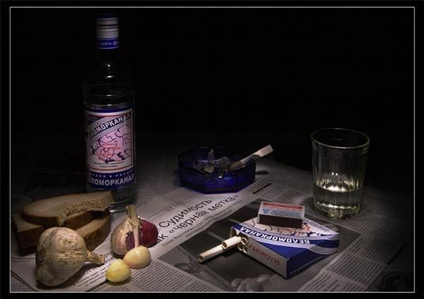 Натюрморт с водкой и беломором