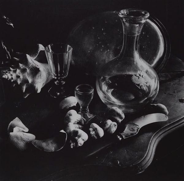 Натюрморты с грейпфрутом и стаканом