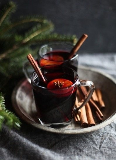 Чай на темном фоне