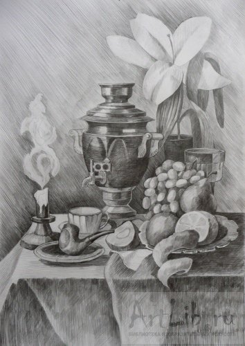 Натюрморт с драпировкой карандашом