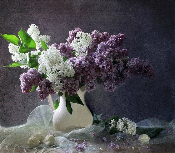Ваза с сиренью