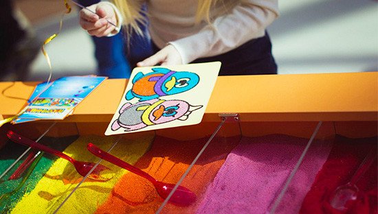 Рисование песком