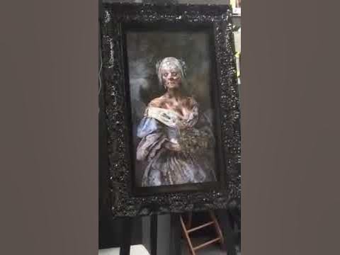 Оживший страшный портрет девушки