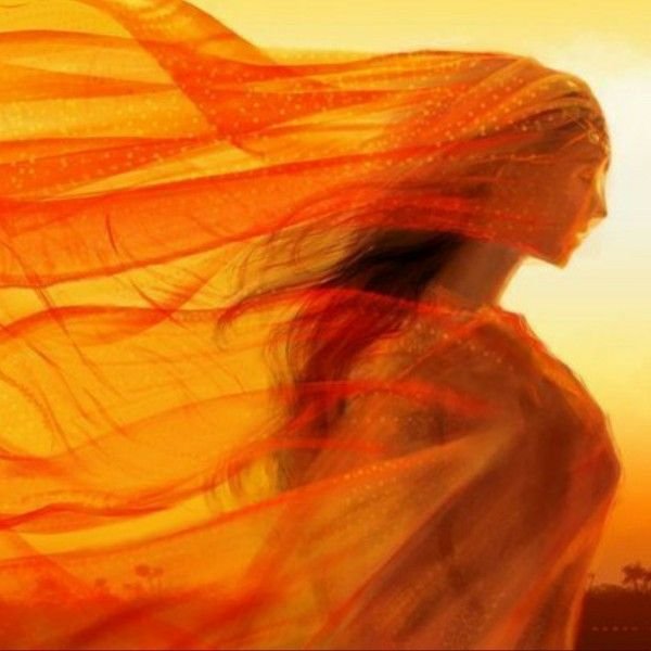 Девушка в оранжевом