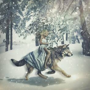 Блондинка с белым волком